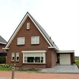 Woning zadeldak karakteristiek jaren 30 stijl